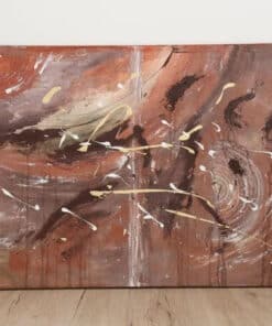Acrylbild Julia Magdalena mit abstrakter, lebendiger Komposition in warmen Erdtönen, dynamischen Strichen und Texturen. Perfekt für moderne Wohnräume und Kunstliebhaber.