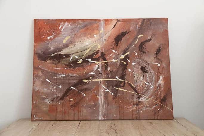 Acrylbild Julia Magdalena mit abstrakter, lebendiger Komposition in warmen Erdtönen, dynamischen Strichen und Texturen. Perfekt für moderne Wohnräume und Kunstliebhaber.