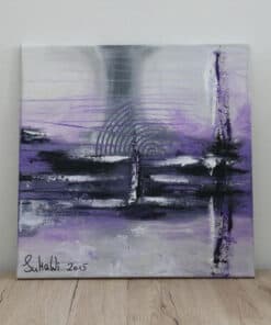 Mitten im Bildansatz, abstrakte Acrylmalerei von Julia Magdalena, in den Farben Violett, Schwarz, Weiß und Grau, modern und künstlerisch gestaltet, perfekt für zeitgenössische Kunstliebhaber.