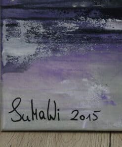 Acrylbild von Julia Magdalena mit abstrakter Farbgestaltung in violett, grau und weiß, signiert und datiert 2015, vielseitige moderne Kunst für kreative Wohnräume.