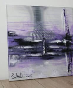 Stimmungsvolles Acrylbild von Julia Magdalena mit abstrakten Farbkompositionen in Lila, Schwarz und Weiß, handgemalte Kunst für moderne Räume, original Kunstwerk, Kunst kaufen Berlin.
